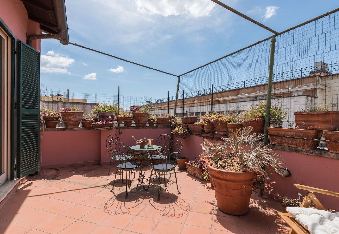 Appartamento a Roma - 045 - Serpenti · Colosseo Stylish Penthouse