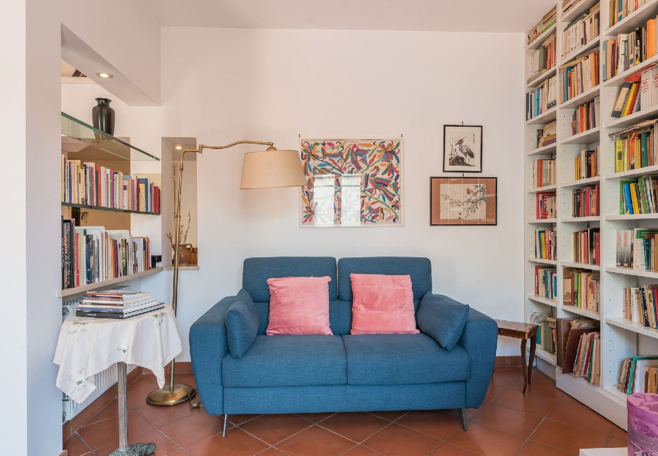 Appartamento a Roma - 045 - Serpenti · Colosseo Stylish Penthouse