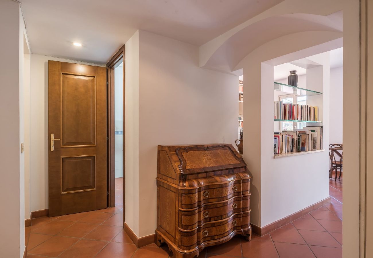 Appartamento a Roma - 045 - Serpenti · Colosseo Stylish Penthouse