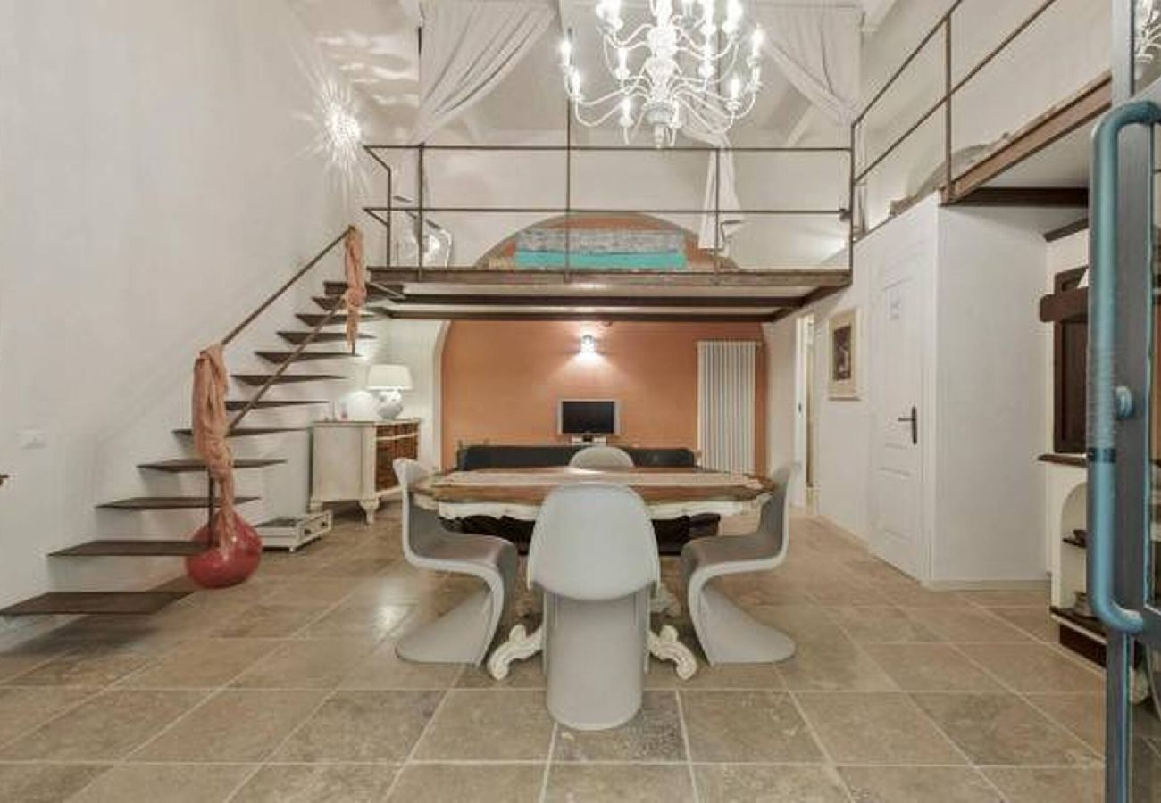 Casa a Roma - 001 - Poliziano · Shabby loft in Colosseum