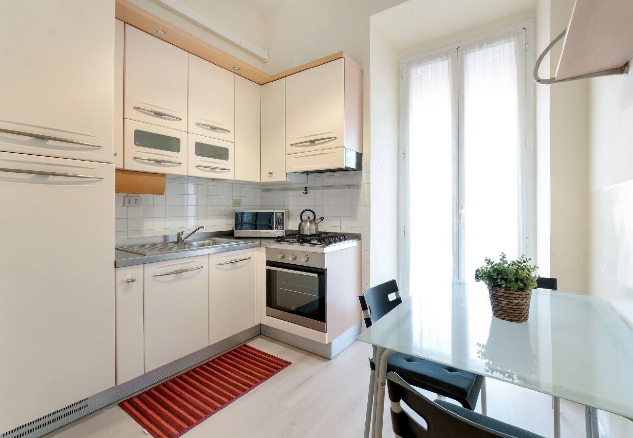 Appartamento a Roma - 005 - Labicana · Sunny flat in elegant building cl