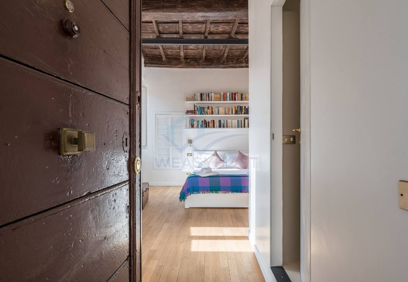 Studio a Roma - 017 - IN PISCINULA · Cozy, Sunny Suite in the Hear