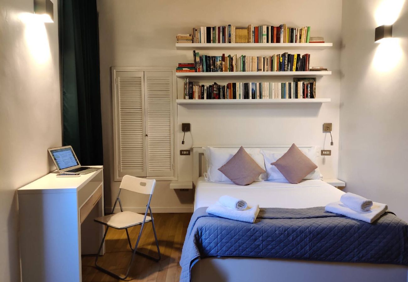 Studio a Roma - 017 - IN PISCINULA · Cozy, Sunny Suite in the Hear