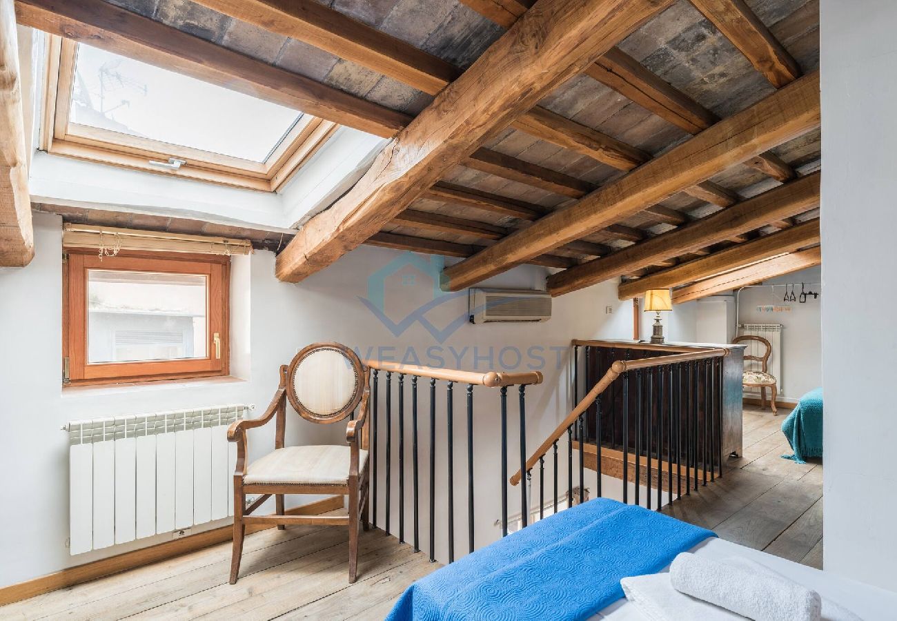 Appartamento a Roma - 026 - Zanardelli · Cozy wooden apt in Piazza Navon