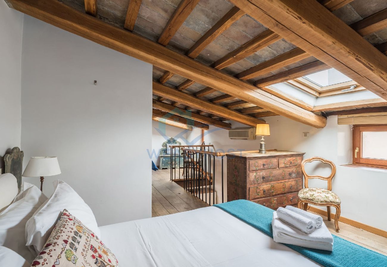 Appartamento a Roma - 026 - Zanardelli · Cozy wooden apt in Piazza Navon