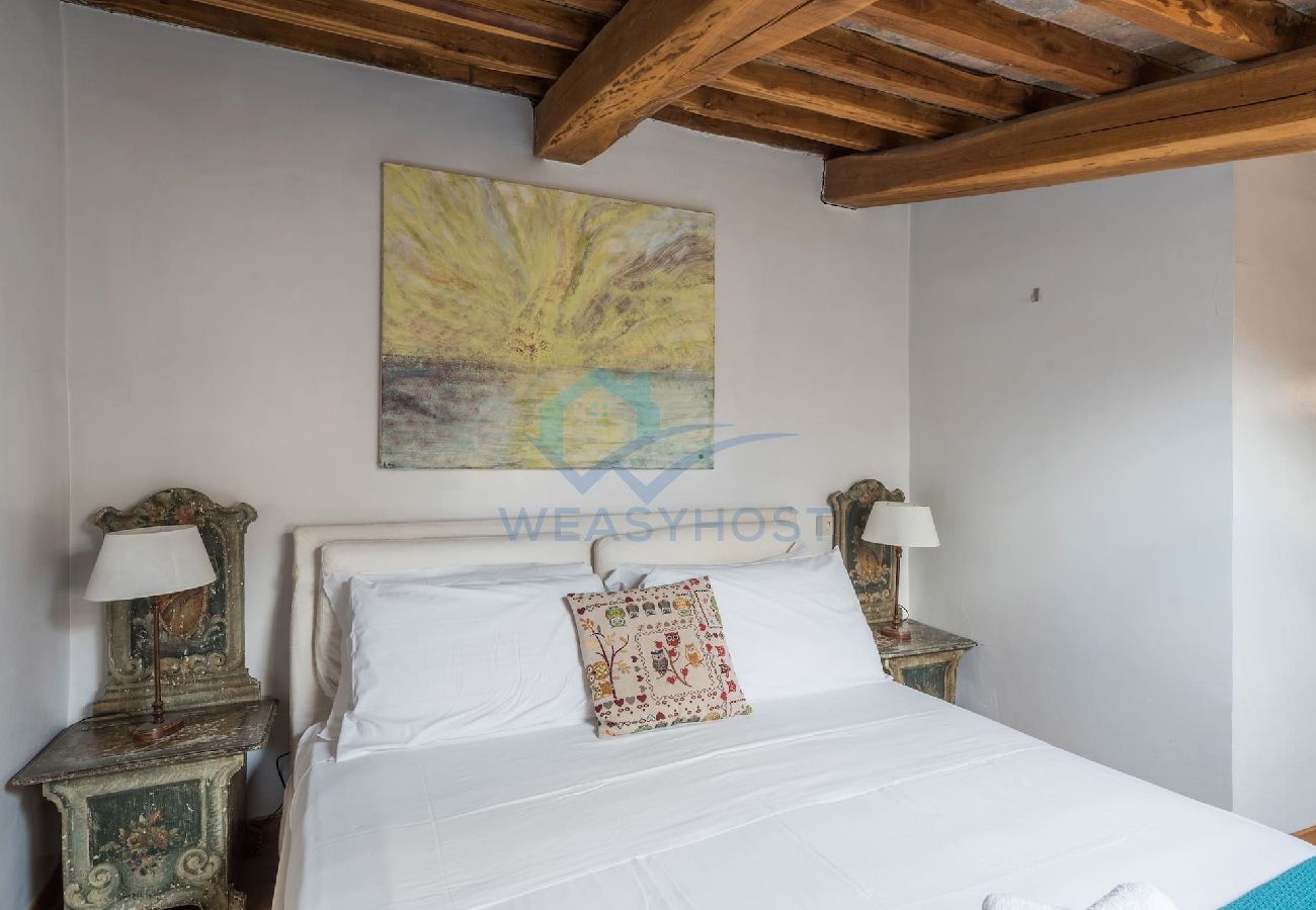 Appartamento a Roma - 026 - Zanardelli · Cozy wooden apt in Piazza Navon