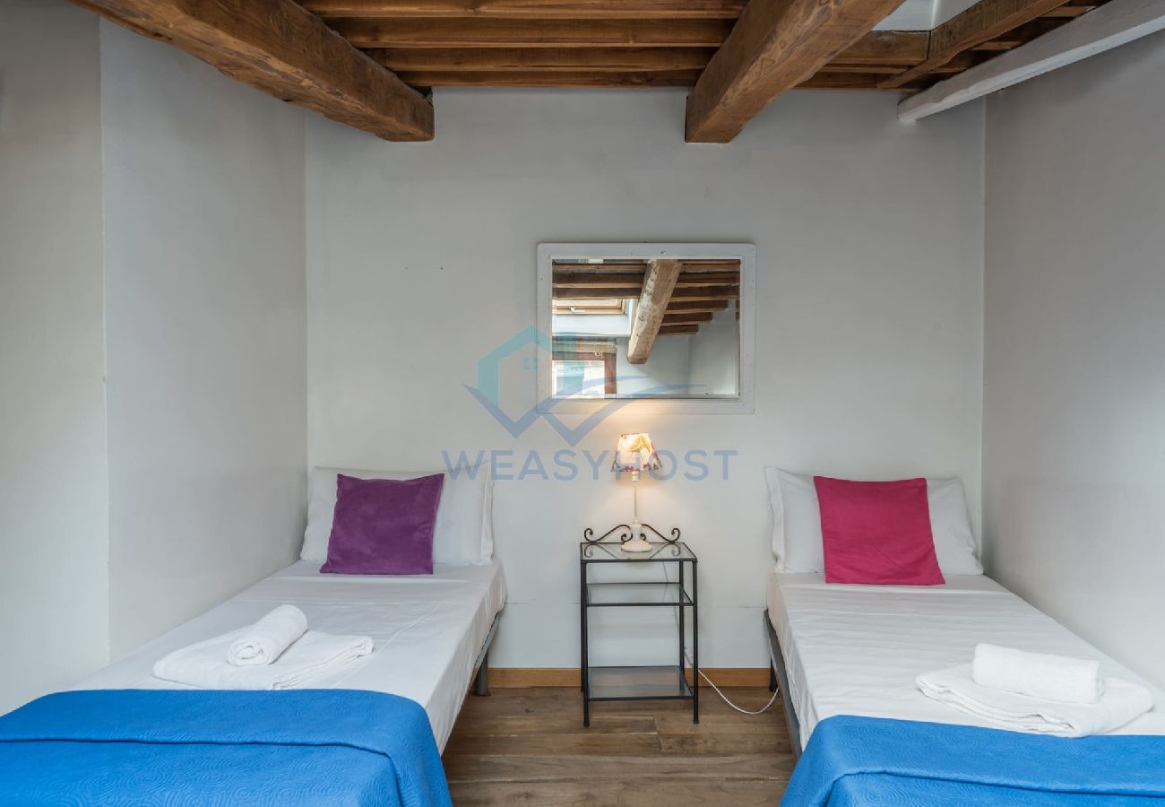 Appartamento a Roma - 026 - Zanardelli · Cozy wooden apt in Piazza Navon