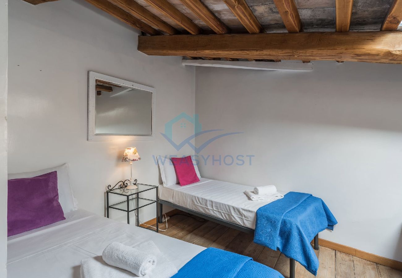 Appartamento a Roma - 026 - Zanardelli · Cozy wooden apt in Piazza Navon