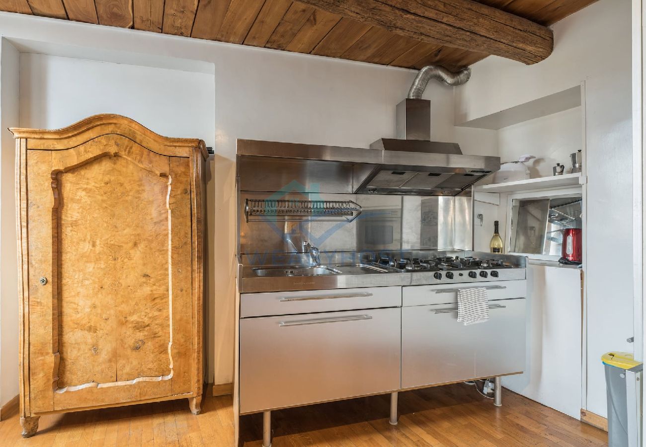 Appartamento a Roma - 026 - Zanardelli · Cozy wooden apt in Piazza Navon