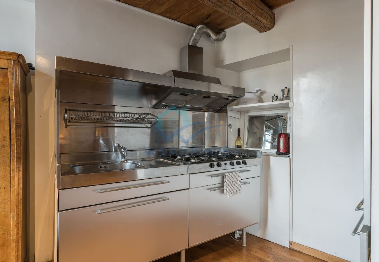 Appartamento a Roma - 026 - Zanardelli · Cozy wooden apt in Piazza Navon