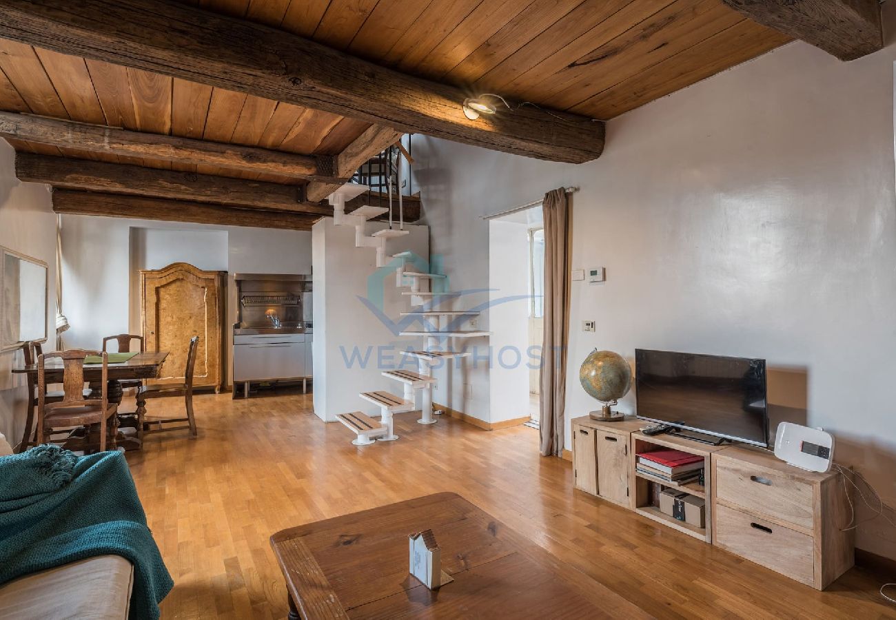 Appartamento a Roma - 026 - Zanardelli · Cozy wooden apt in Piazza Navon