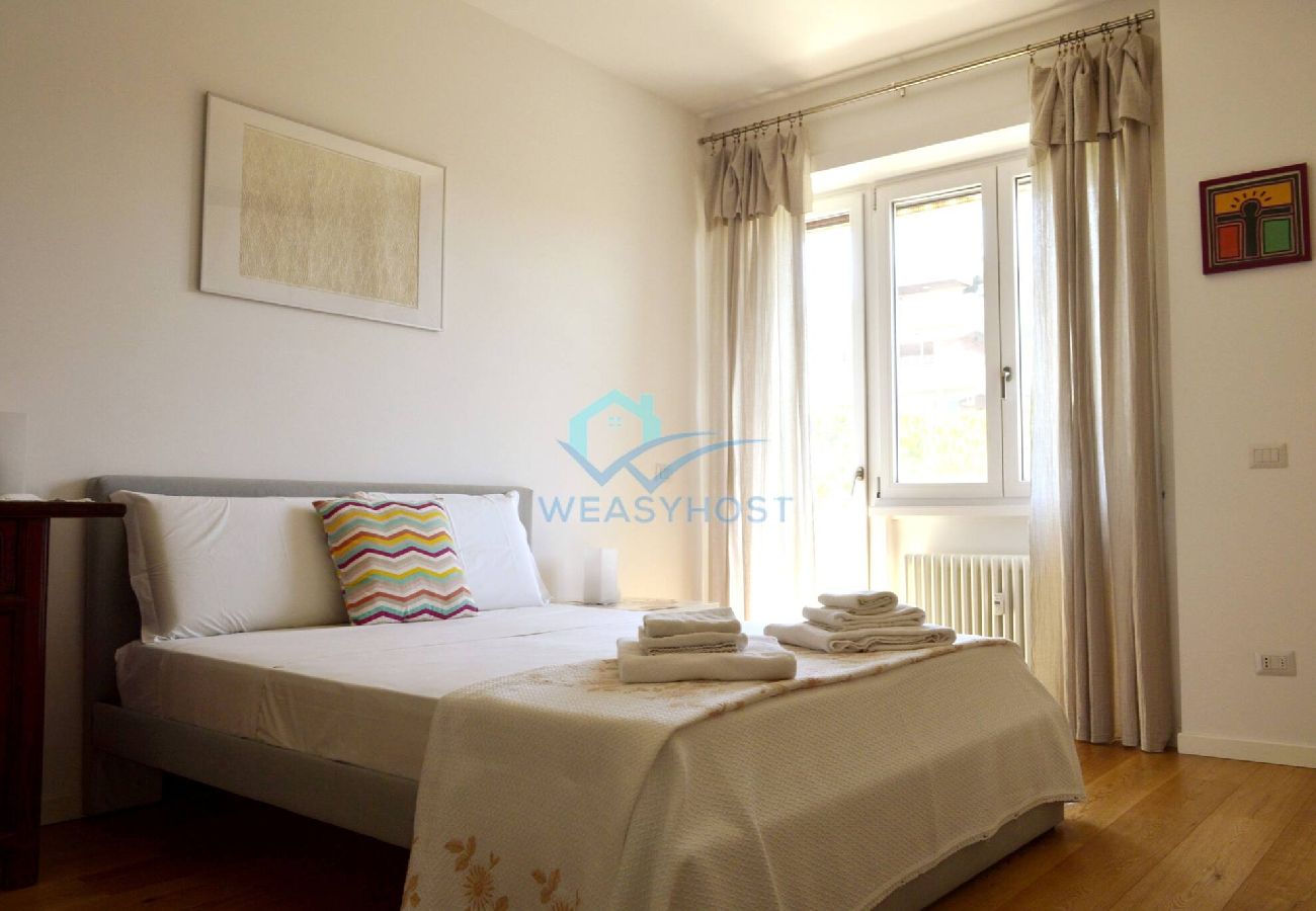 Appartamento a Roma - 052 - Falconieri · Oasis of Ample Space and Comfor