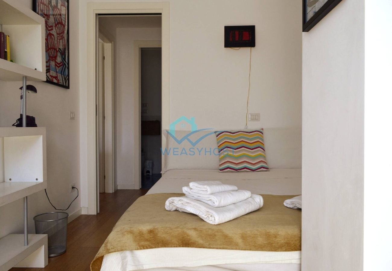 Appartamento a Roma - 052 - Falconieri · Oasis of Ample Space and Comfor