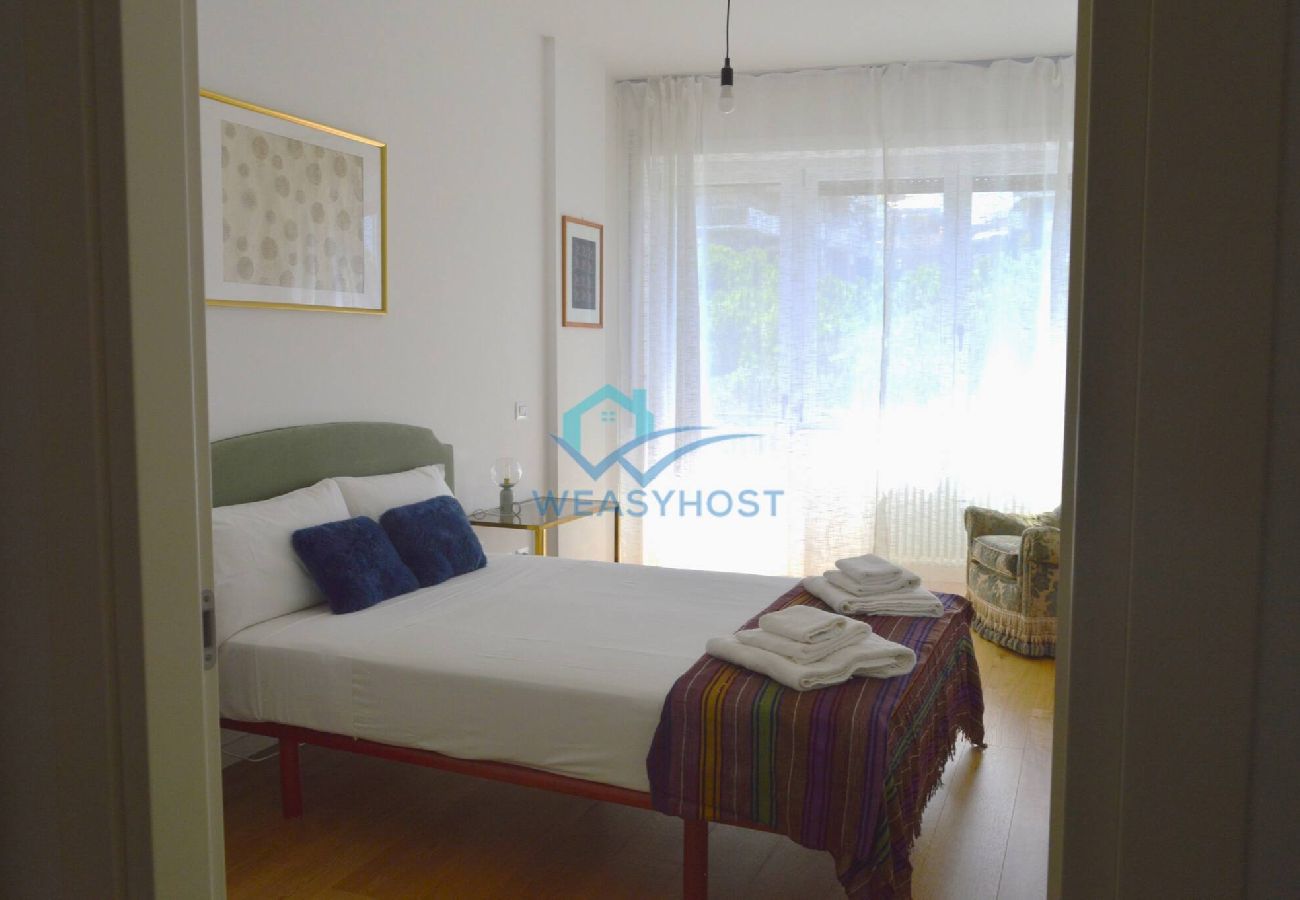 Appartamento a Roma - 052 - Falconieri · Oasis of Ample Space and Comfor