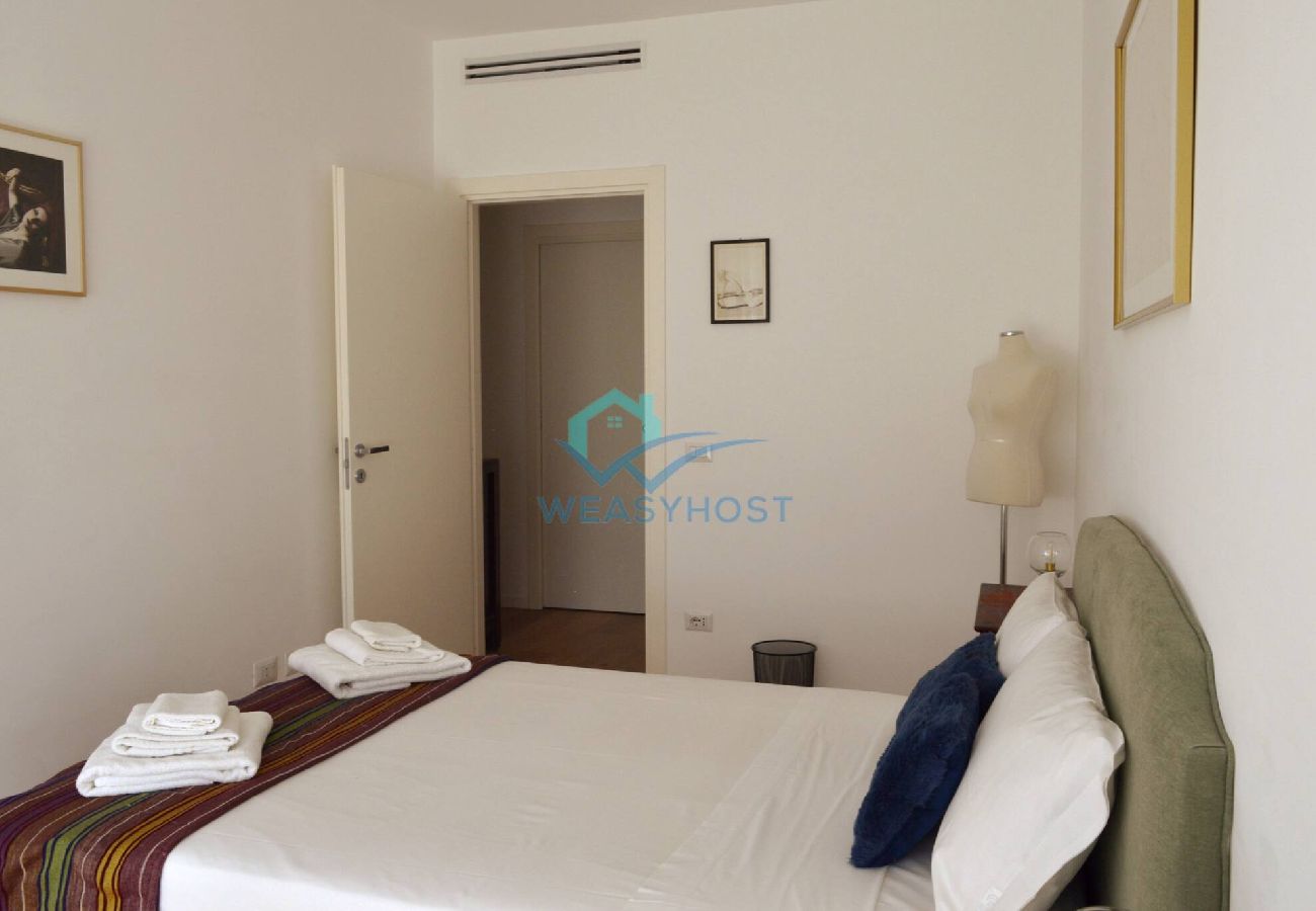 Appartamento a Roma - 052 - Falconieri · Oasis of Ample Space and Comfor