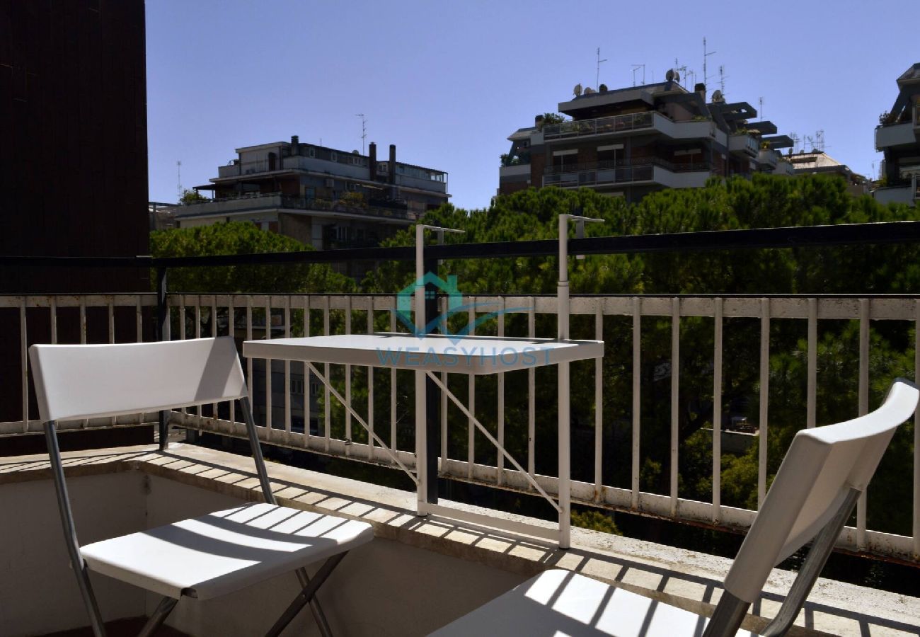 Appartamento a Roma - 052 - Falconieri · Oasis of Ample Space and Comfor