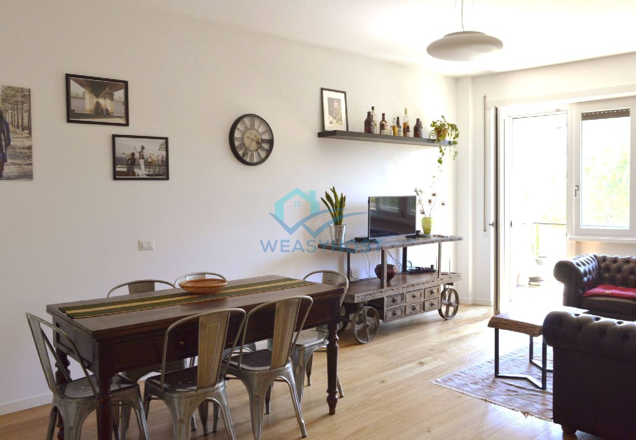 Appartamento a Roma - 052 - Falconieri · Oasis of Ample Space and Comfor