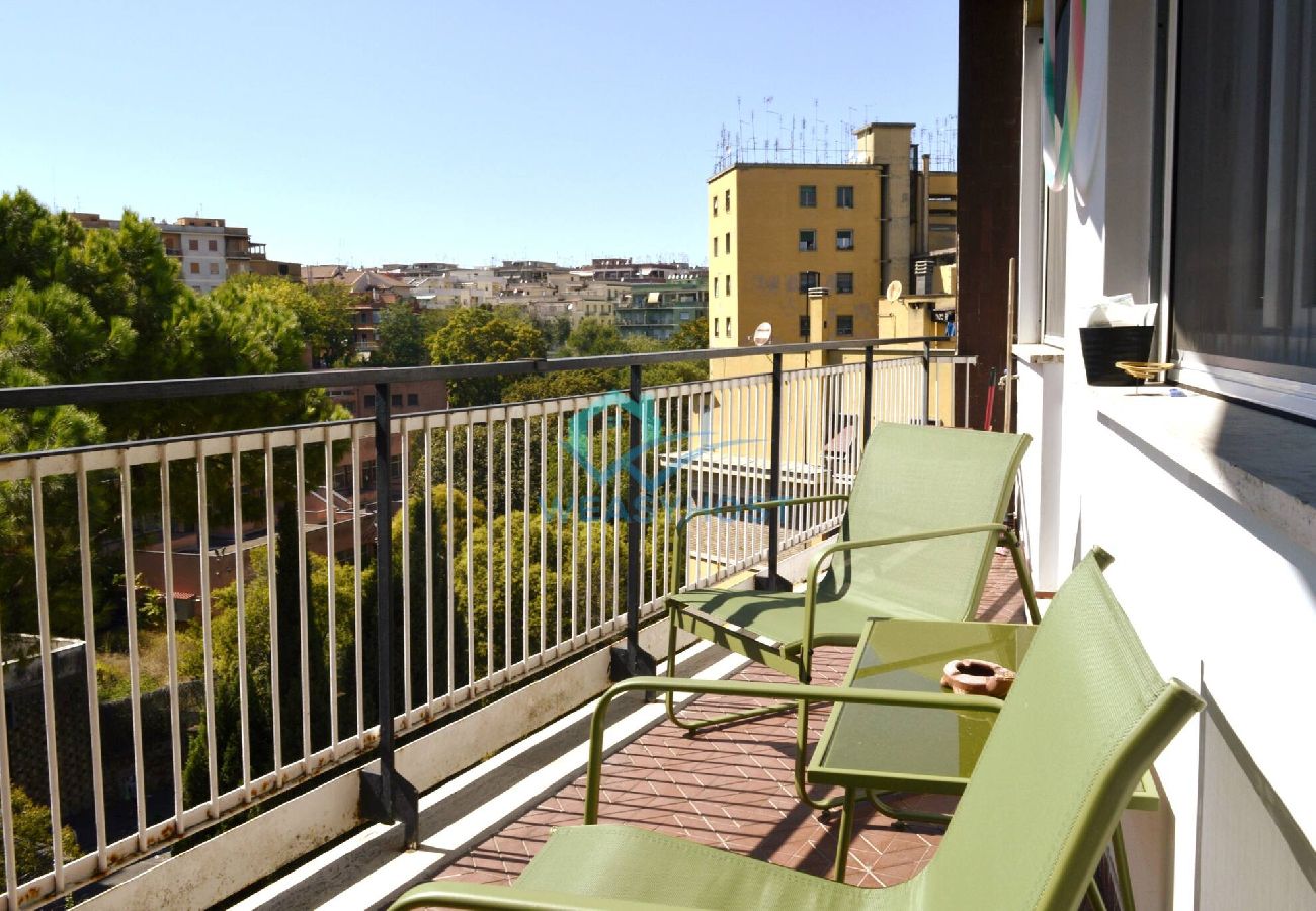 Appartamento a Roma - 052 - Falconieri · Oasis of Ample Space and Comfor