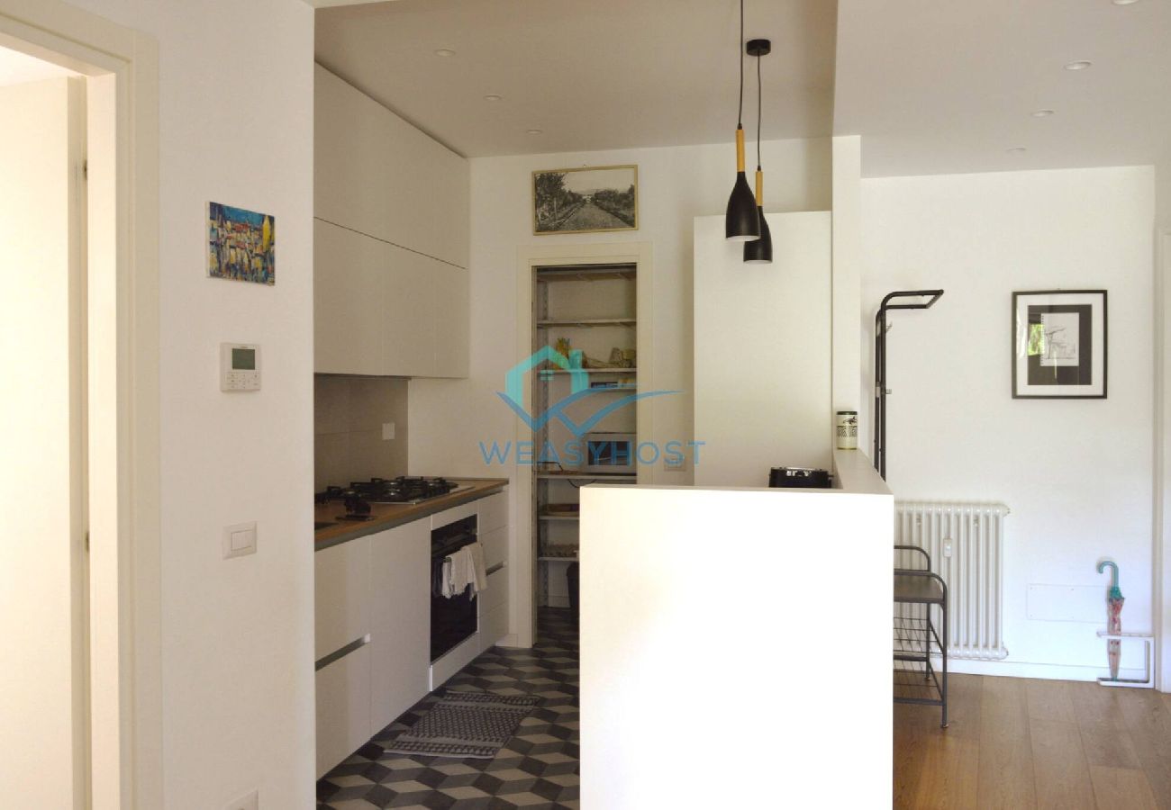 Appartamento a Roma - 052 - Falconieri · Oasis of Ample Space and Comfor