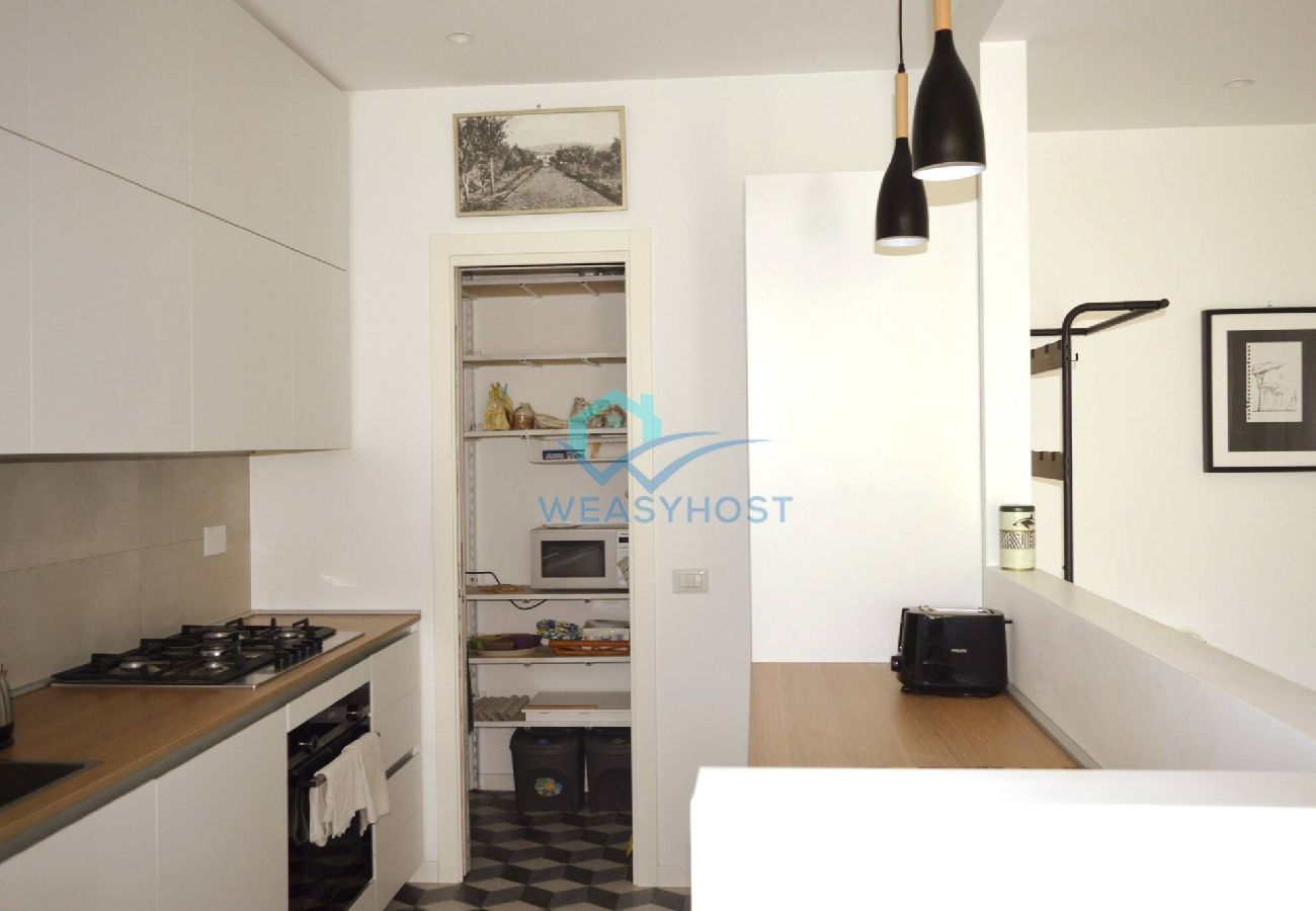 Appartamento a Roma - 052 - Falconieri · Oasis of Ample Space and Comfor