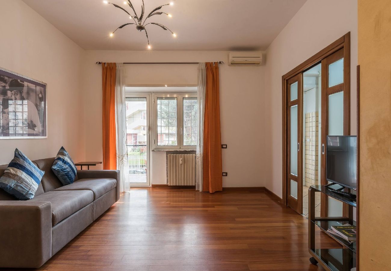 Appartamento a Roma - 037 - Collatino · Bright Apt 2 Bedroom and balcony