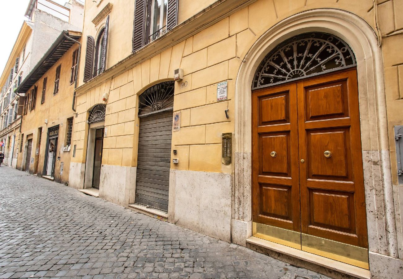 Appartamento a Roma - 003 - Borgo Vittorio · Warm apt in ancient buildin