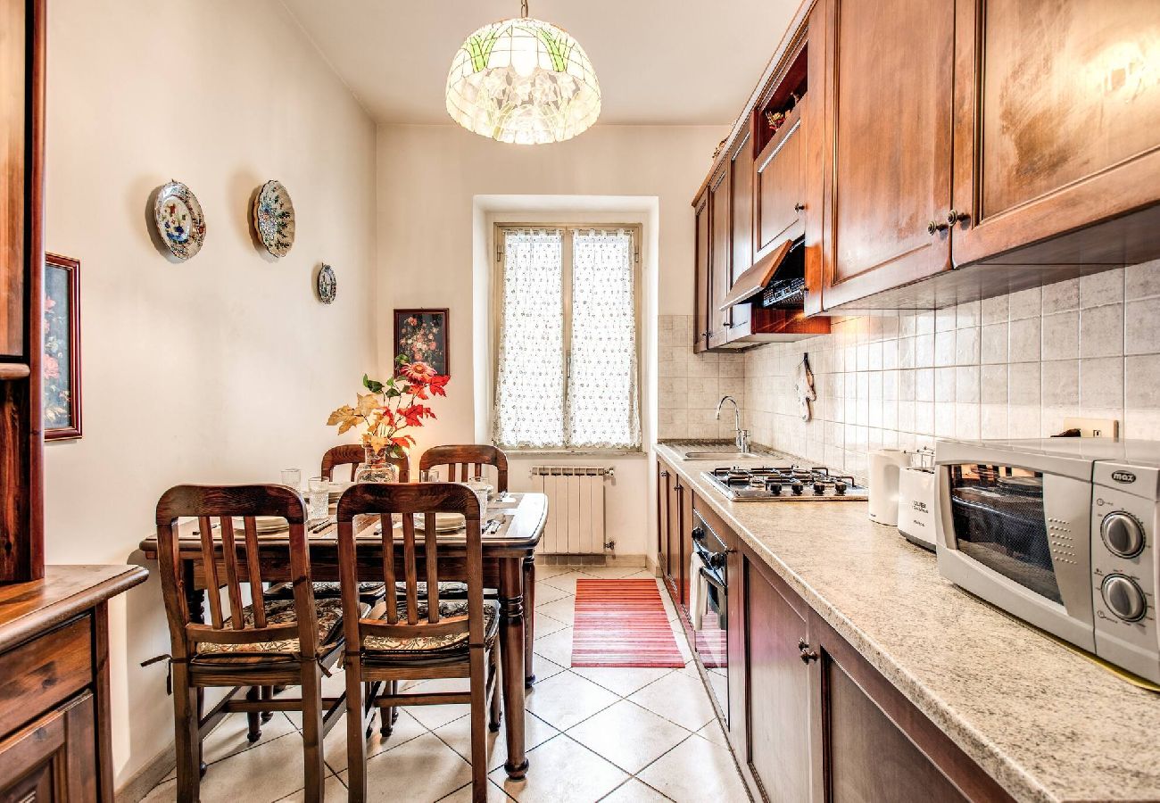 Appartamento a Roma - 003 - Borgo Vittorio · Warm apt in ancient buildin