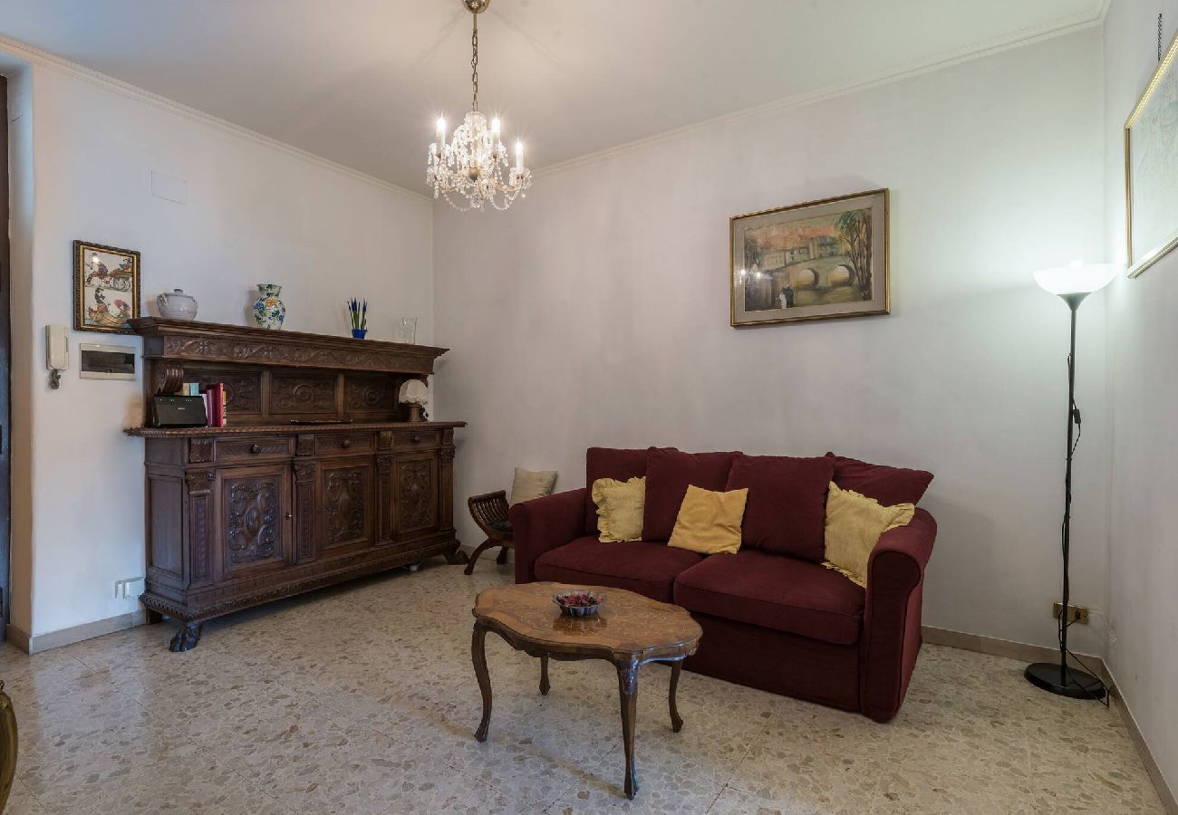 Appartamento a Roma - 003 - Borgo Vittorio · Warm apt in ancient buildin