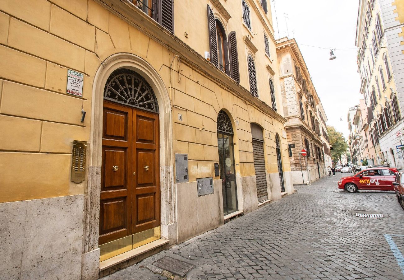 Appartamento a Roma - 003 - Borgo Vittorio · Warm apt in ancient buildin