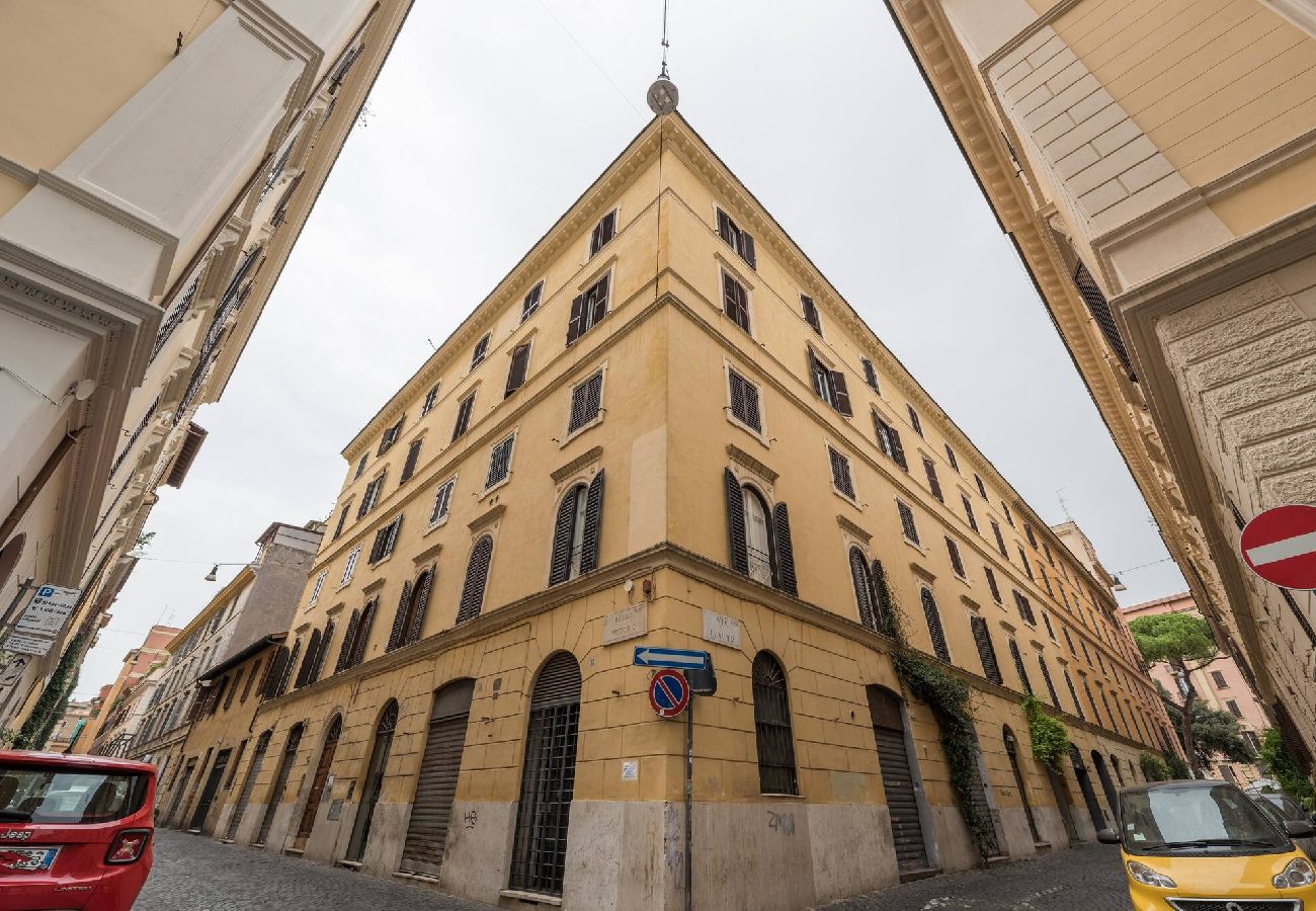 Appartamento a Roma - 003 - Borgo Vittorio · Warm apt in ancient buildin