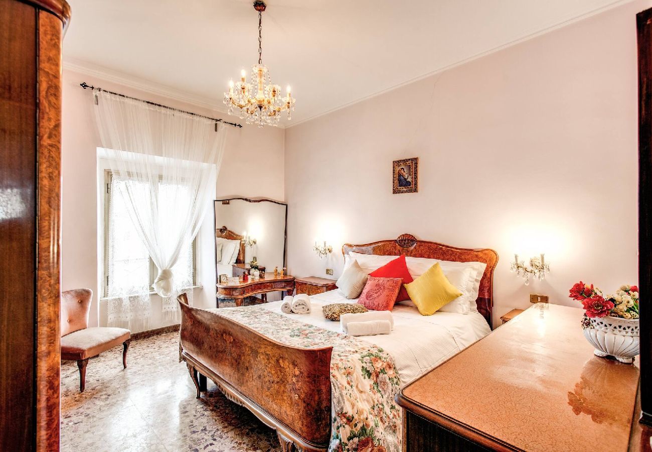 Appartamento a Roma - 003 - Borgo Vittorio · Warm apt in ancient buildin