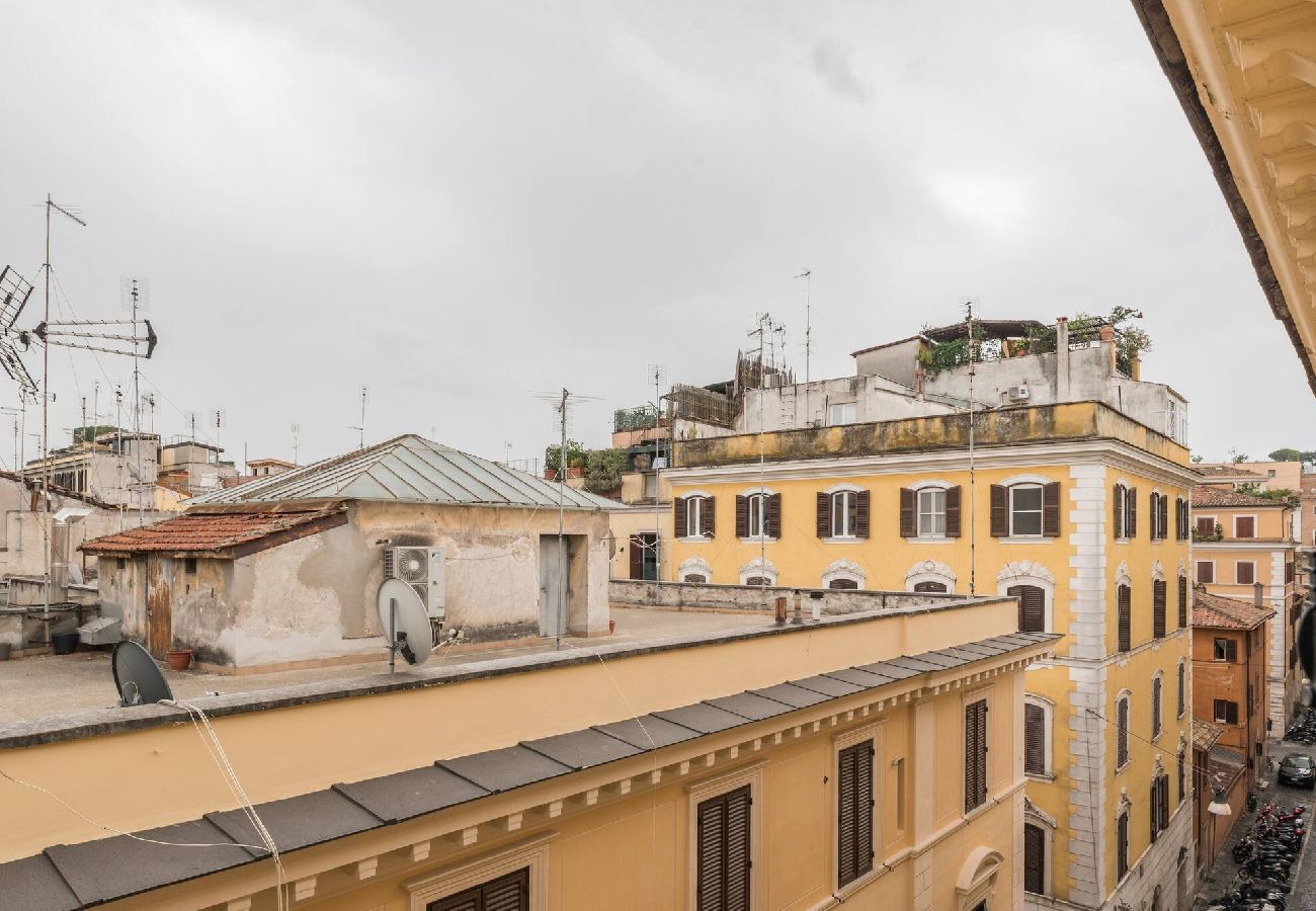 Appartamento a Roma - 003 - Borgo Vittorio · Warm apt in ancient buildin