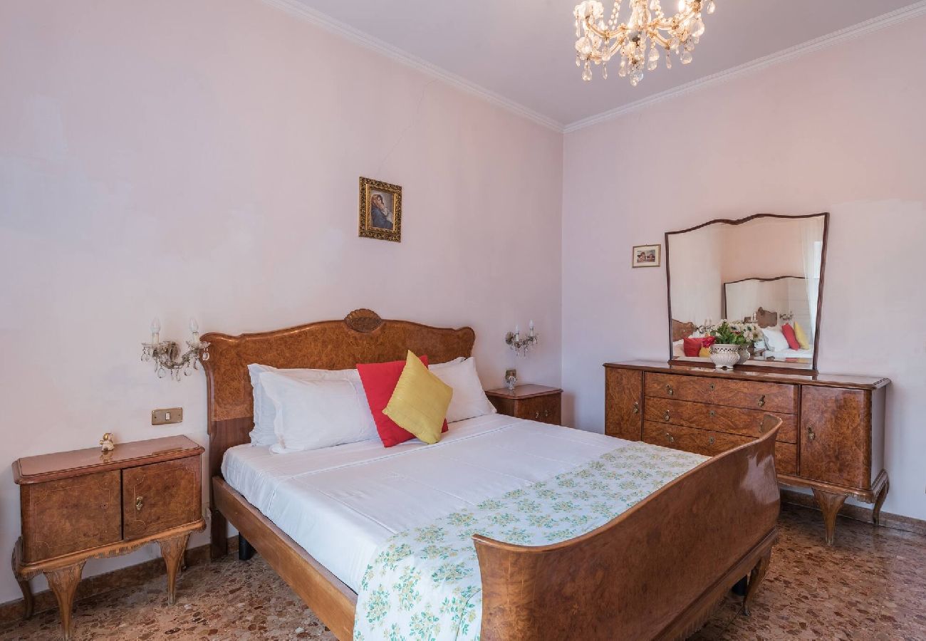 Appartamento a Roma - 003 - Borgo Vittorio · Warm apt in ancient buildin