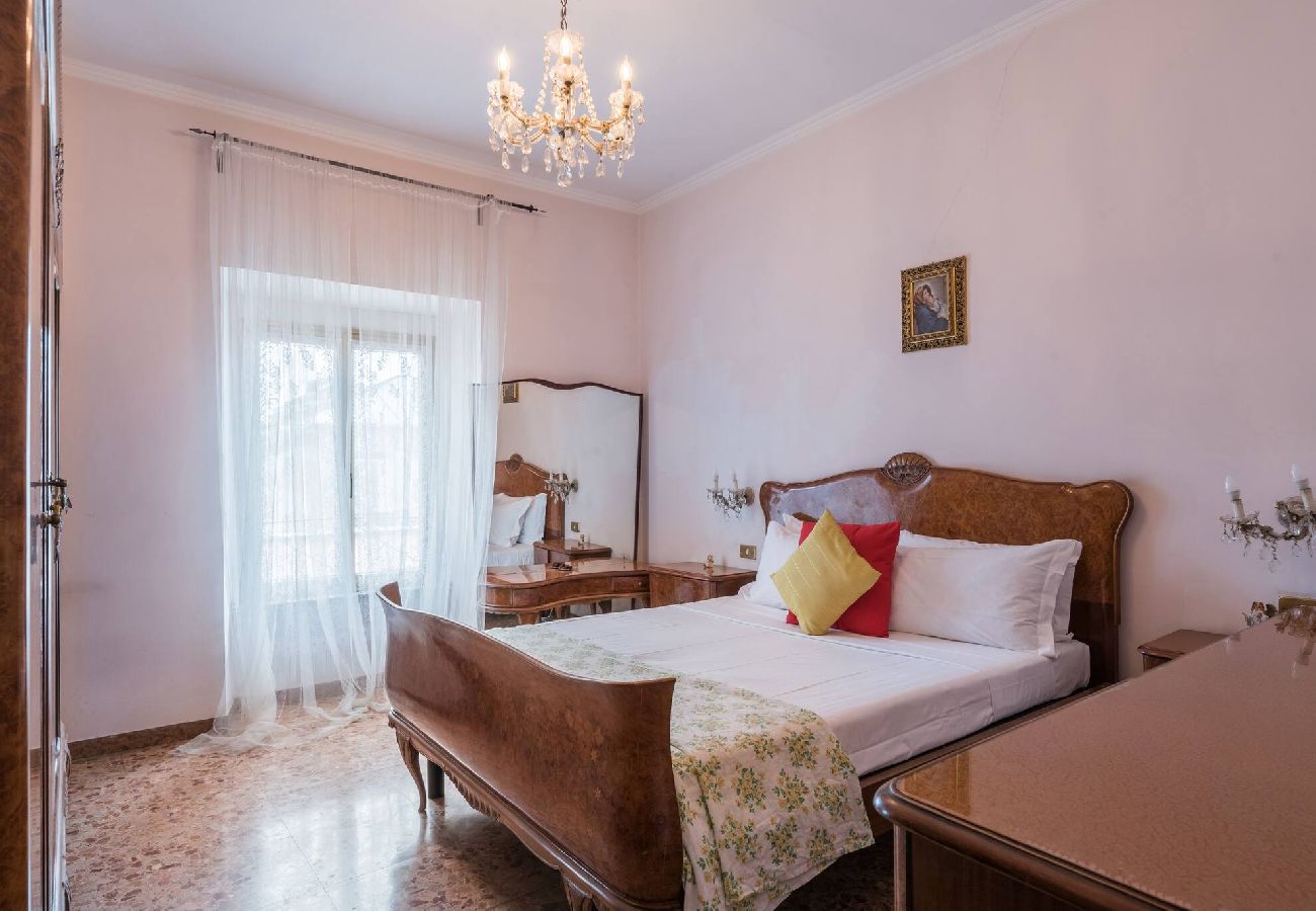 Appartamento a Roma - 003 - Borgo Vittorio · Warm apt in ancient buildin