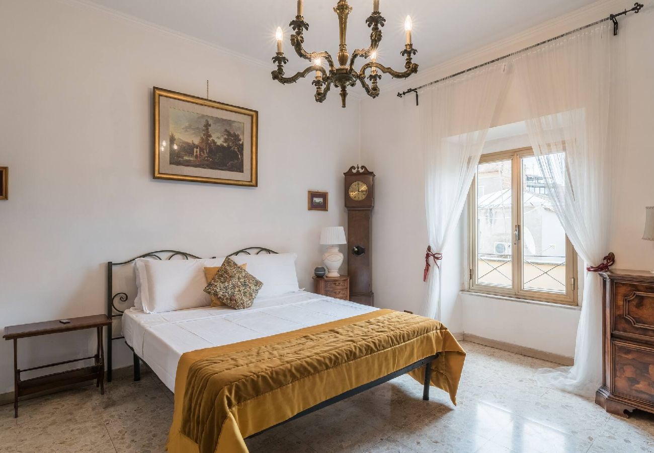 Appartamento a Roma - 003 - Borgo Vittorio · Warm apt in ancient buildin