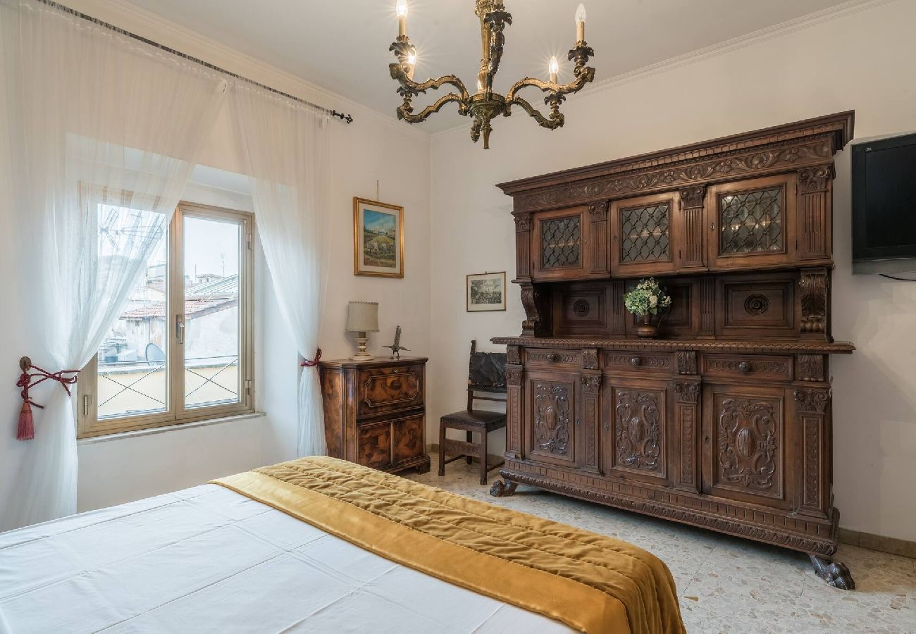 Appartamento a Roma - 003 - Borgo Vittorio · Warm apt in ancient buildin