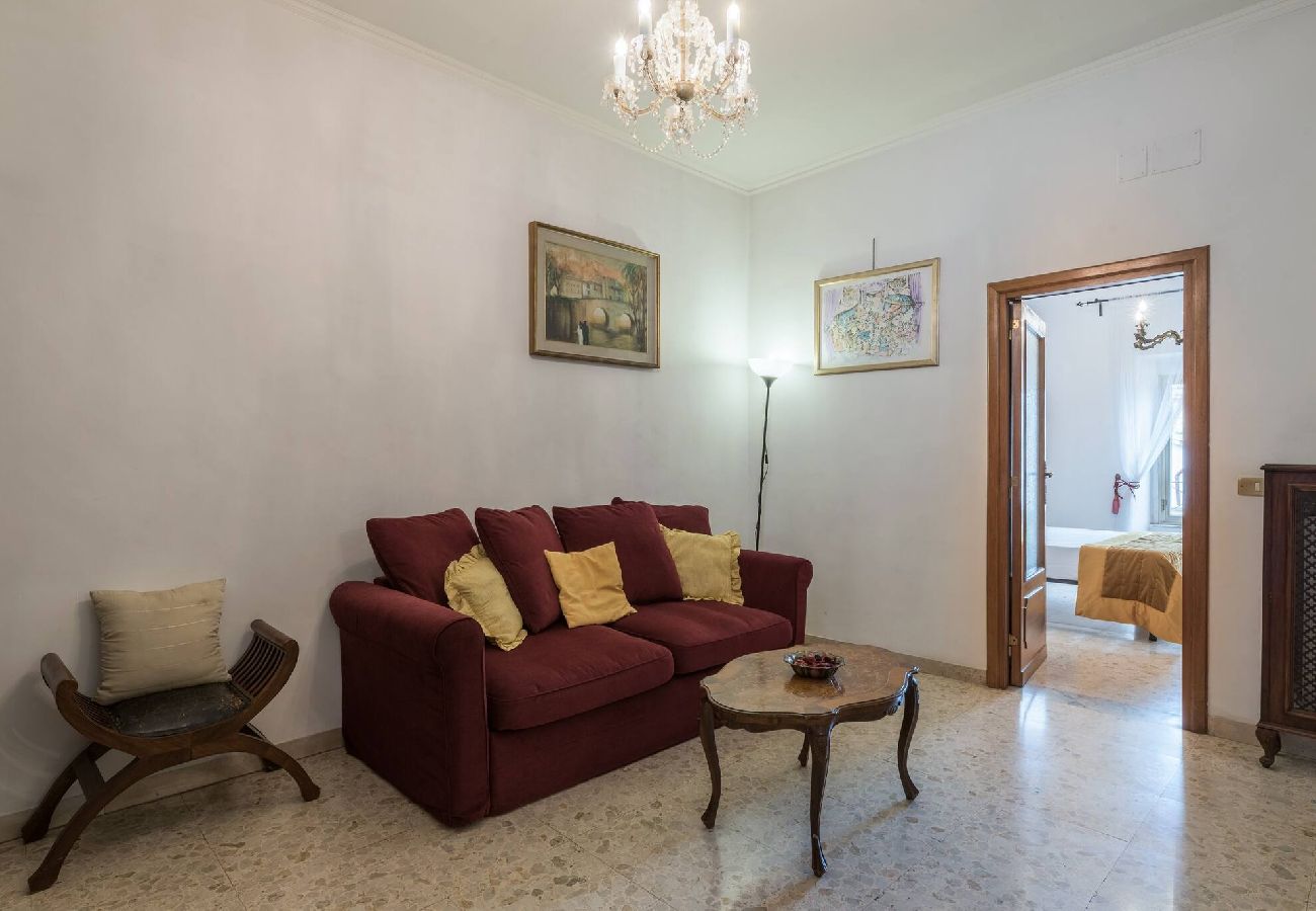 Appartamento a Roma - 003 - Borgo Vittorio · Warm apt in ancient buildin