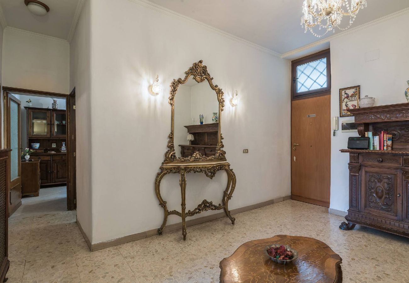 Appartamento a Roma - 003 - Borgo Vittorio · Warm apt in ancient buildin