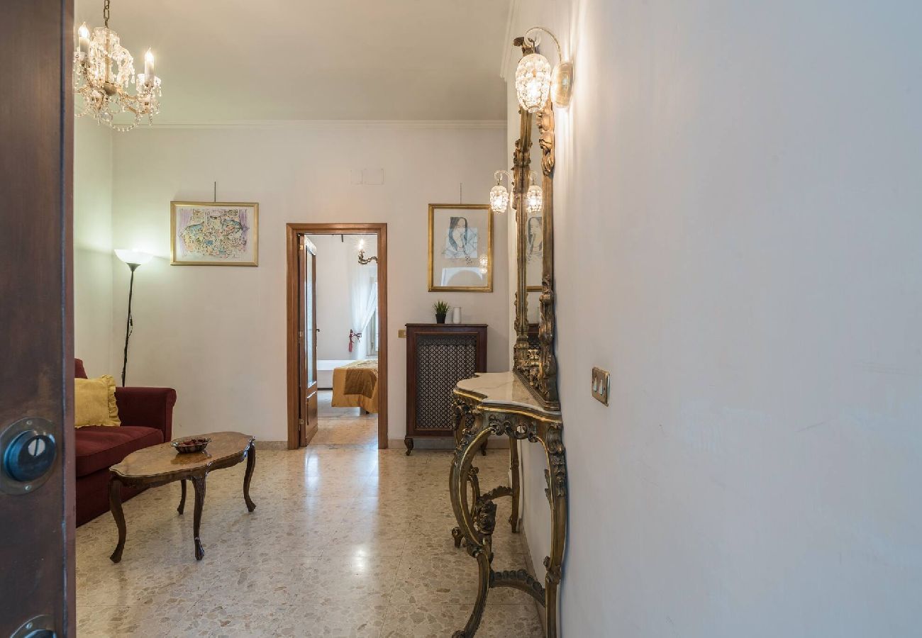 Appartamento a Roma - 003 - Borgo Vittorio · Warm apt in ancient buildin