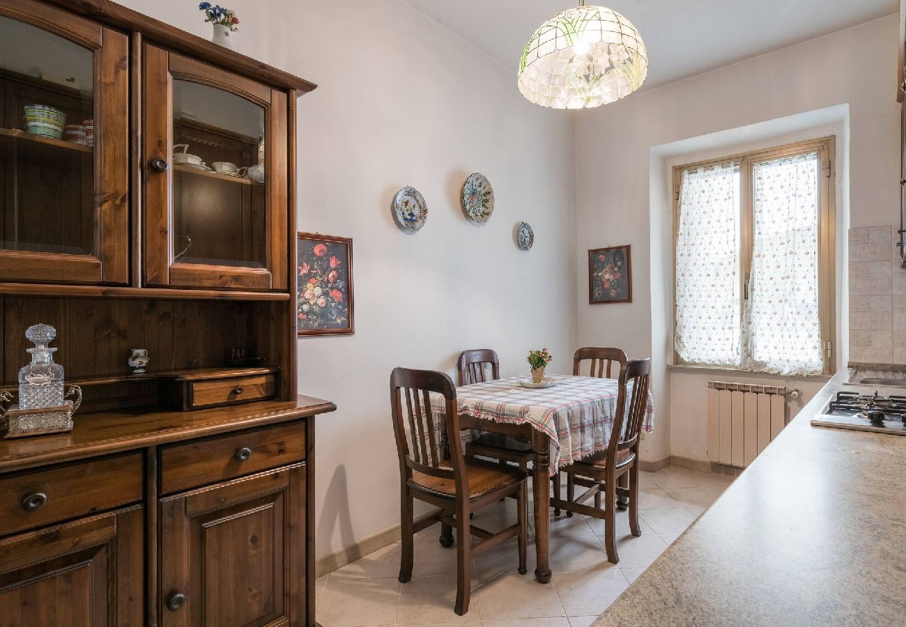 Appartamento a Roma - 003 - Borgo Vittorio · Warm apt in ancient buildin