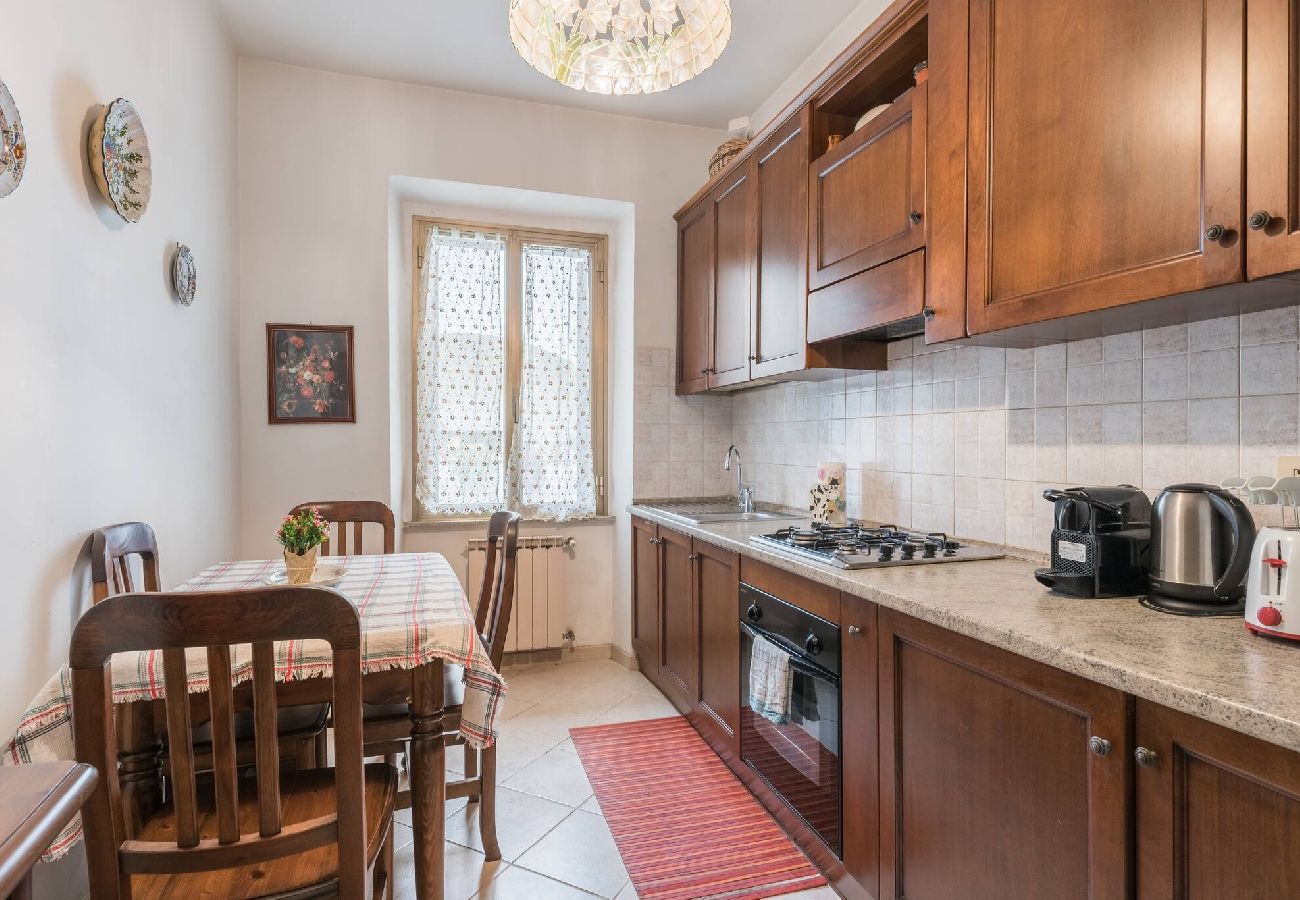 Appartamento a Roma - 003 - Borgo Vittorio · Warm apt in ancient buildin