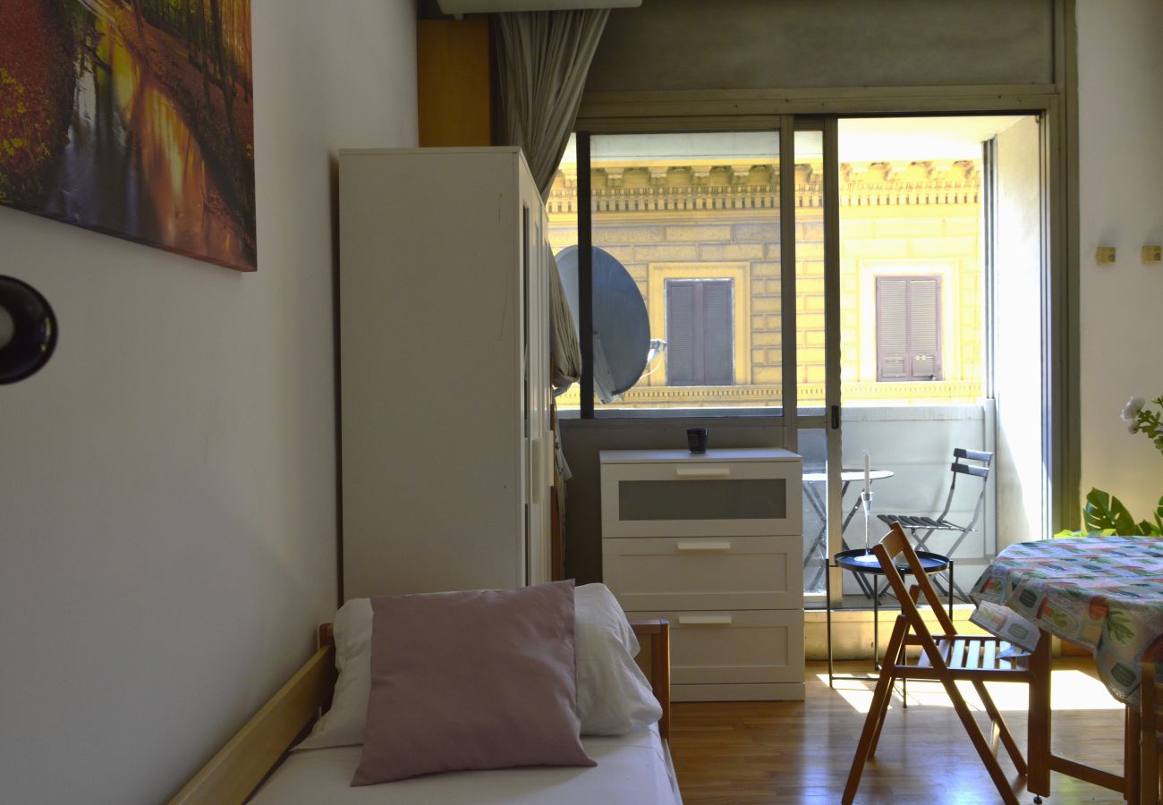 Studio a Roma - 053 - APPIA NUOVA 2 - San Giovanni New Bright Flat