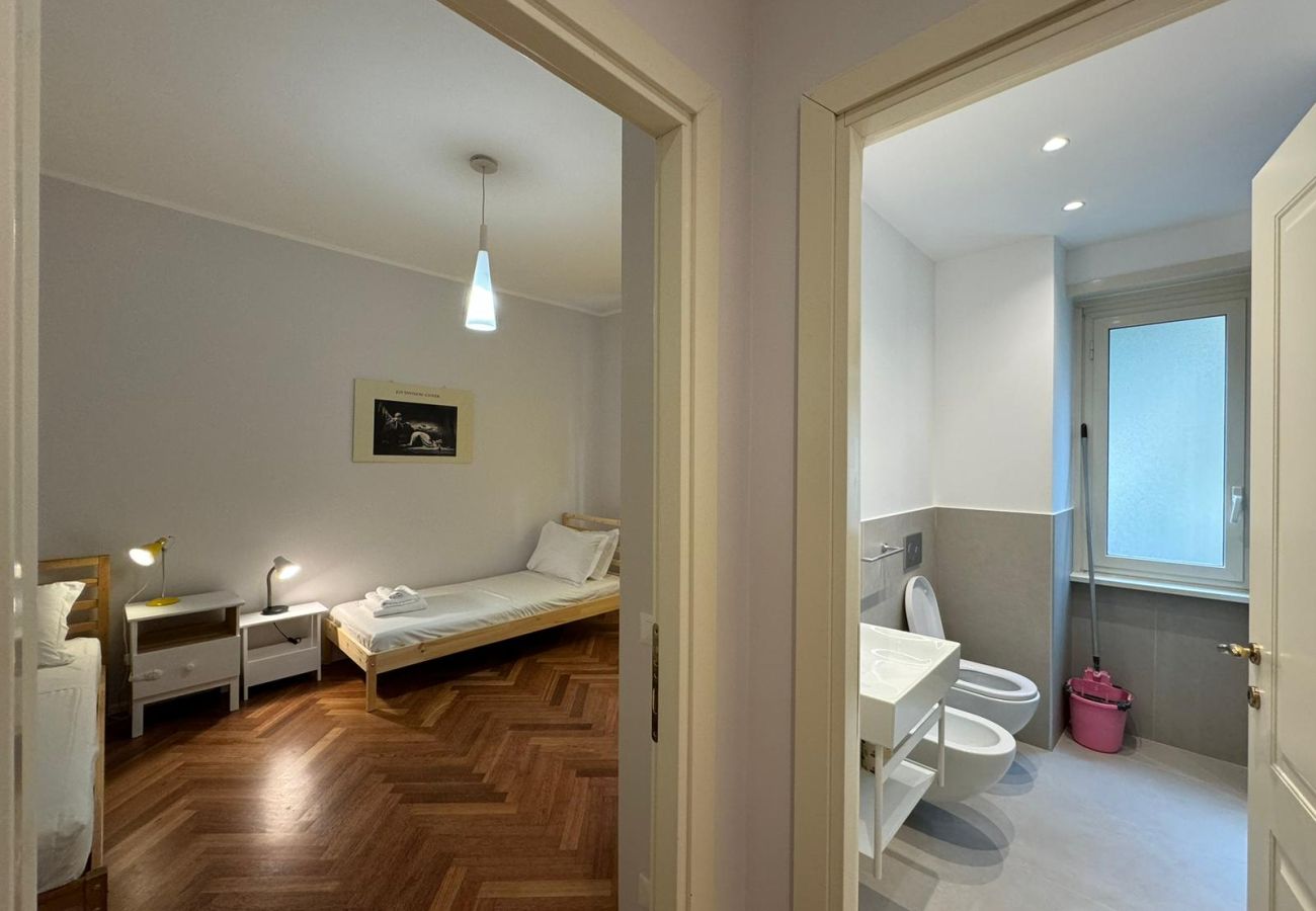 Appartamento a Roma - 098 - Milizie - Refined Retreat in Renovated Prati