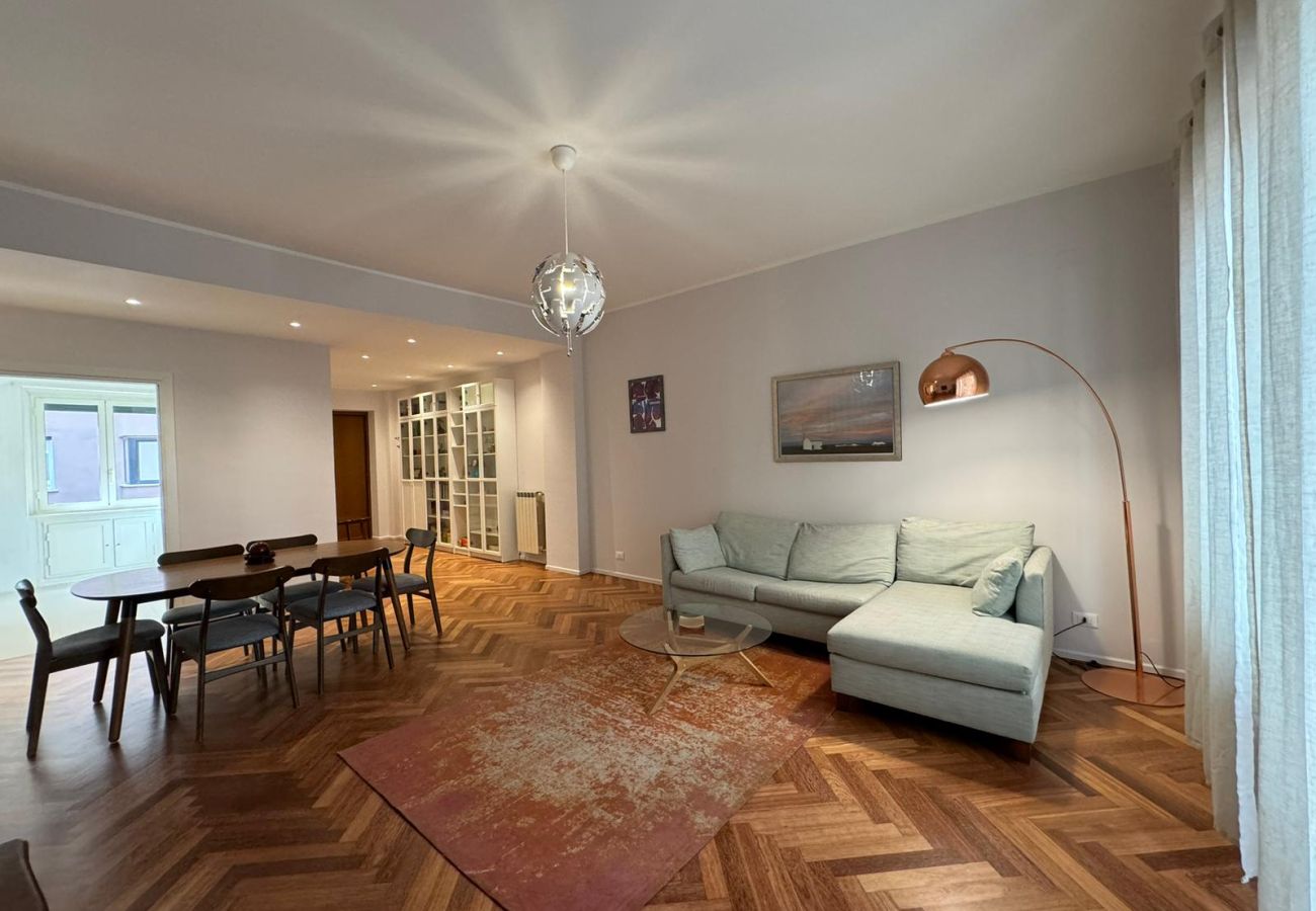 Appartamento a Roma - 098 - Milizie - Refined Retreat in Renovated Prati