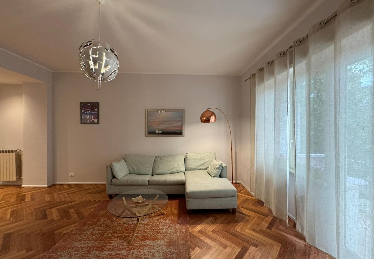 Appartamento a Roma - 098 - Milizie - Refined Retreat in Renovated Prati