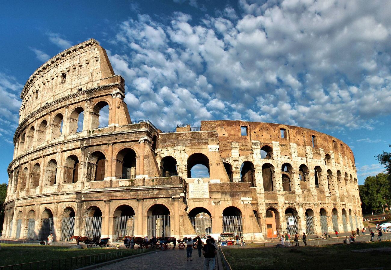 House in Rome - 001 - Poliziano · Shabby loft in Colosseum