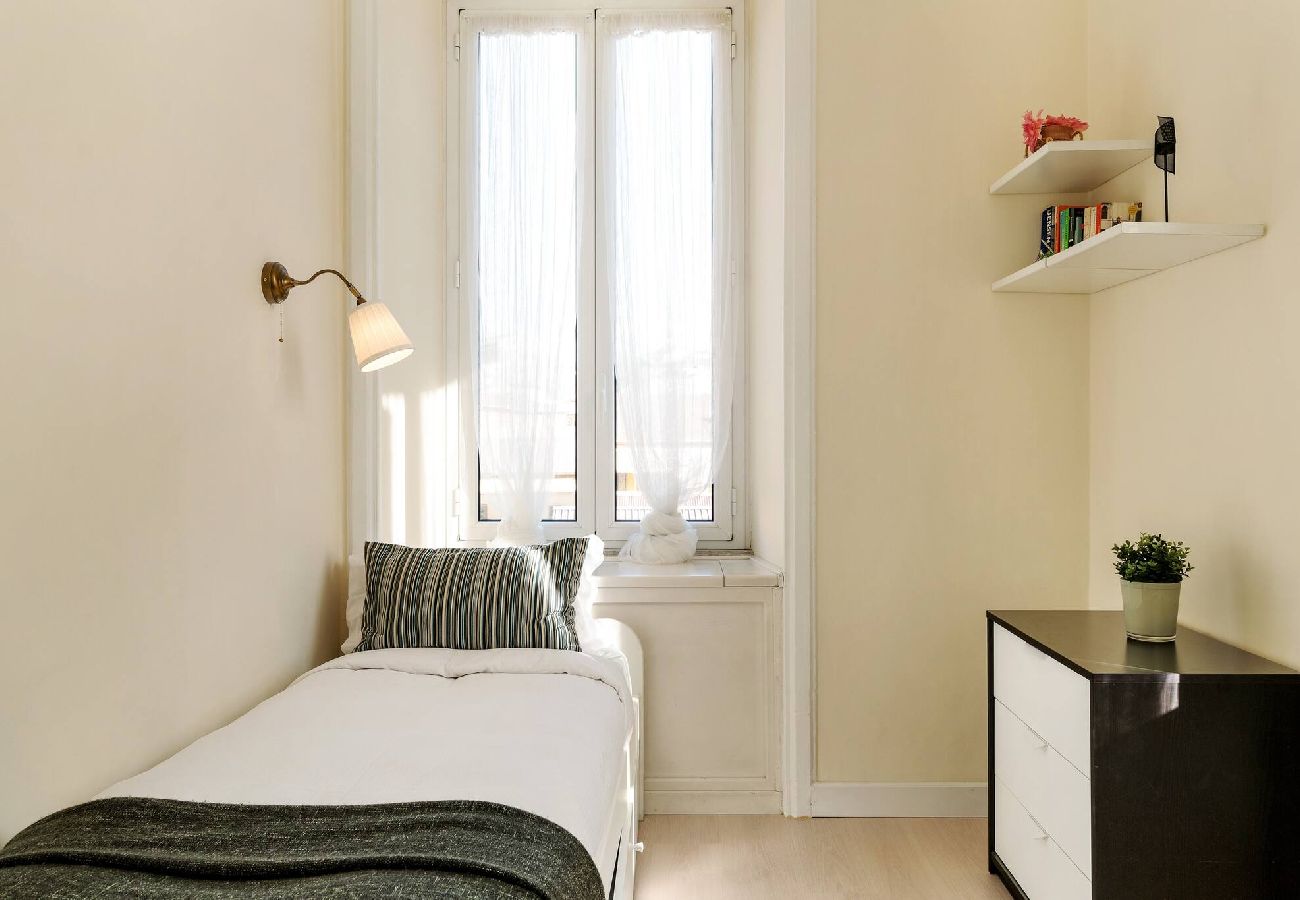 Apartment in Rome - 005 - Labicana · Sunny flat in elegant building cl