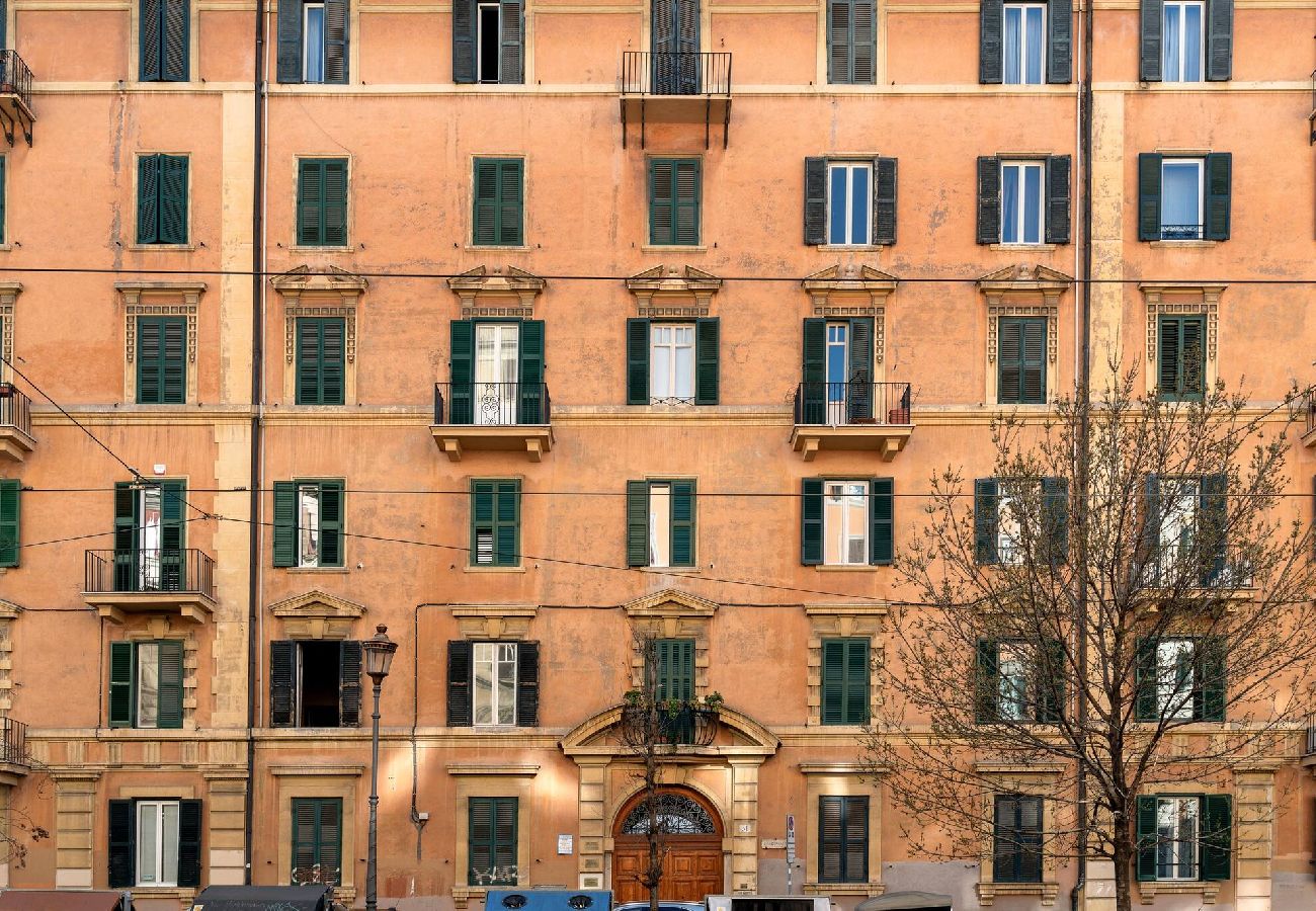 Apartment in Rome - 005 - Labicana · Sunny flat in elegant building cl