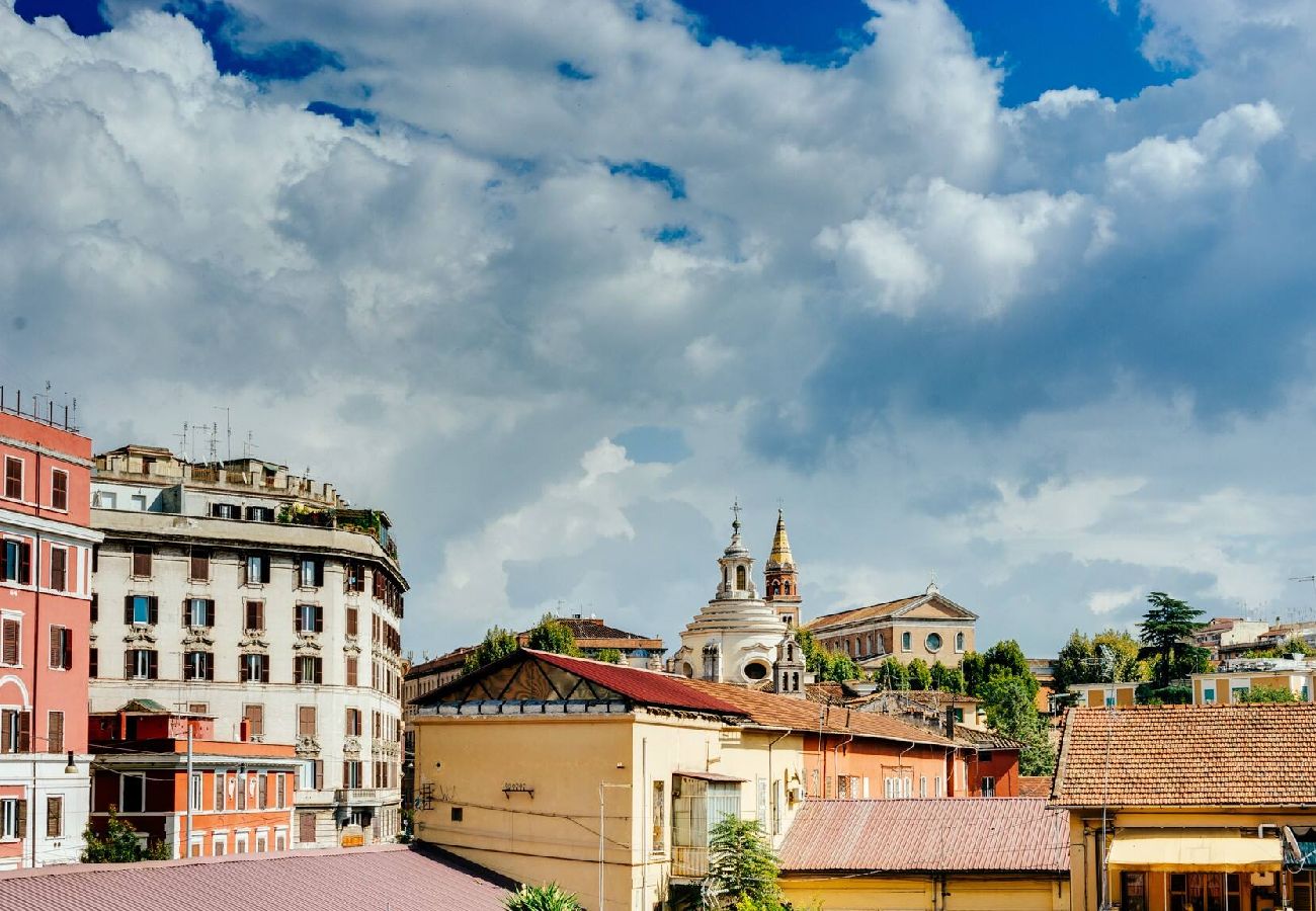 Apartment in Rome - 005 - Labicana · Sunny flat in elegant building cl