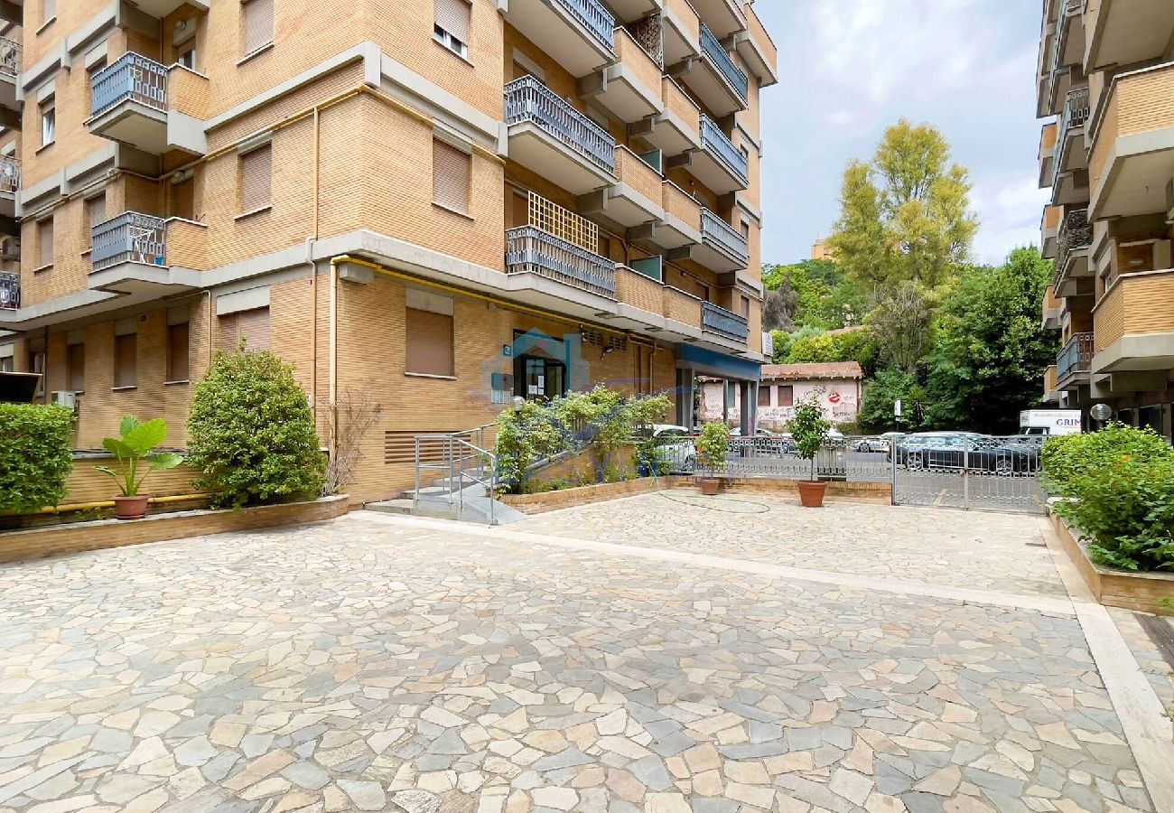 Apartment in Rome - 008 - Serafino · NEW in Rome! Little candy apt in